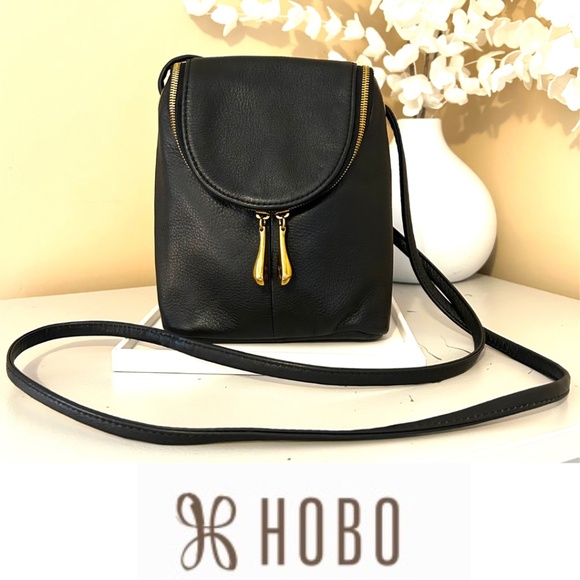 Like New HOBO Fern Crossbody Bag in Black Pebbled Leather with Brass Pulls - Picture 1 of 15